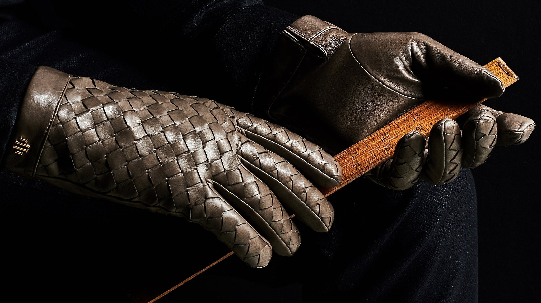 The Weaving technique in Glovemaking