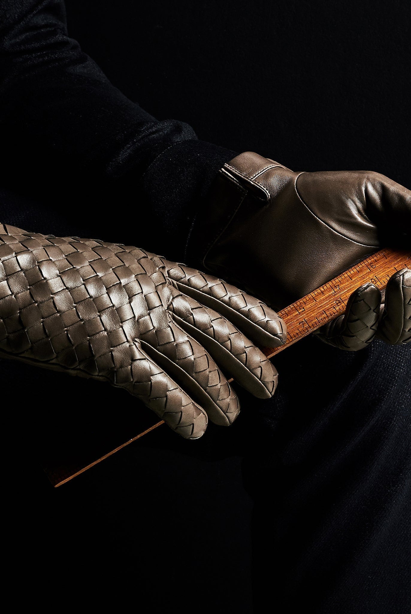 The Weaving technique in Glovemaking
